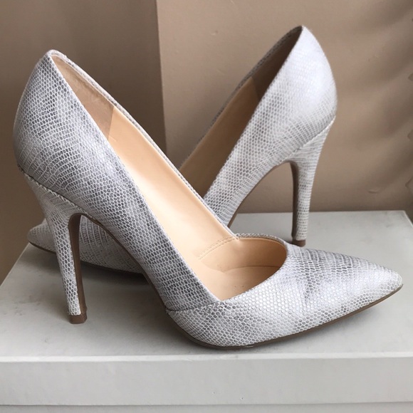 🚫SOLD🚫 GUESS Pumps/Heels - like new condition! - Picture 2 of 5